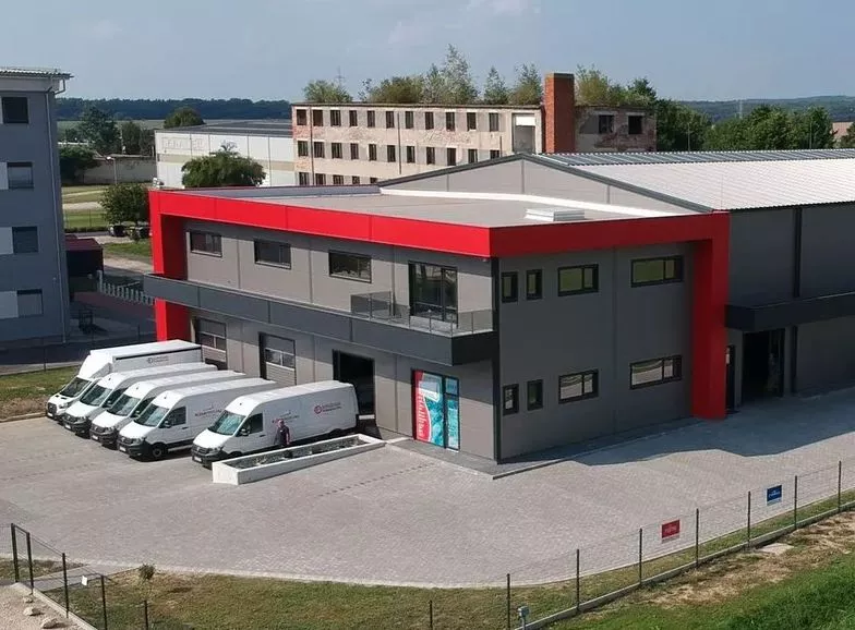 Bemutatótermünk és raktárunk